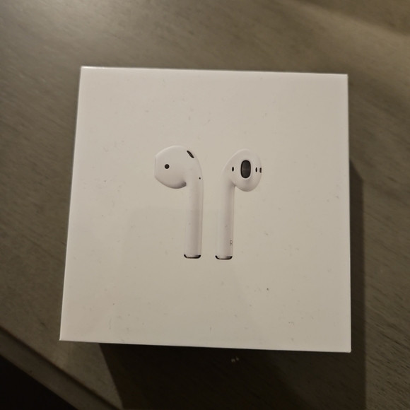 Apple airpods 2nd gen - Picture 1 of 3